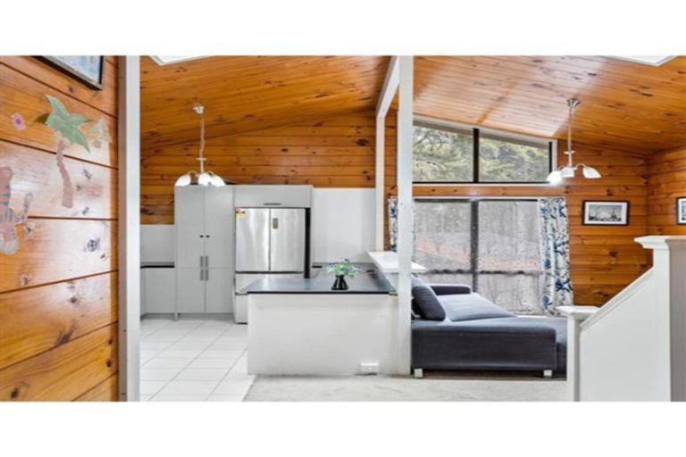 Photo of property in 41 Ridgewood Crescent, Birkenhead, Auckland, 0626