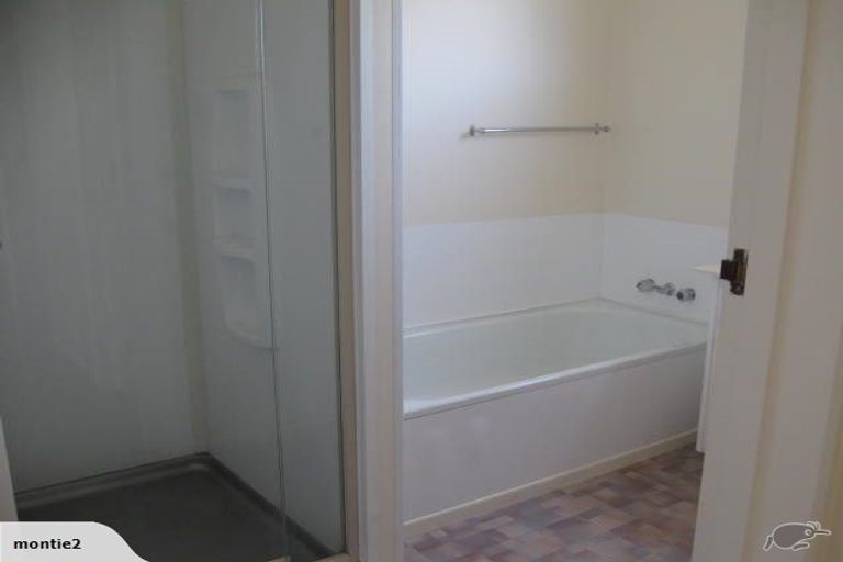 Photo of property in 2/33 Mortlake Street, Islington, Christchurch, 8042