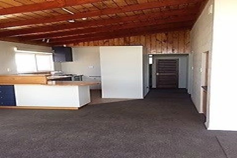 Photo of property in 18 Queens Road, Waikanae Beach, Waikanae, 5036