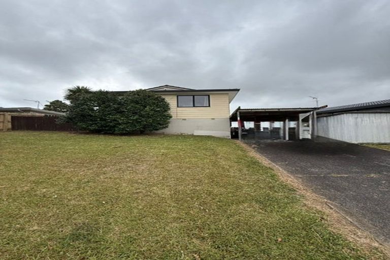 Photo of property in 1/4 Eulogy Place, Randwick Park, Auckland, 2105