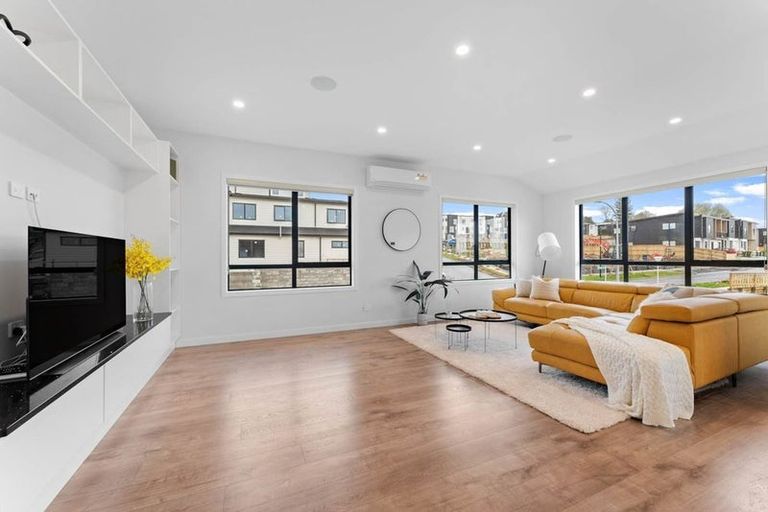 Photo of property in 7 Lawson Creek Street, Massey, Auckland, 0614