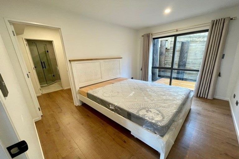 Photo of property in 1 Lawson Creek Street, Massey, Auckland, 0614