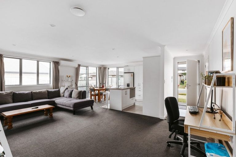 Photo of property in Waterview Estate, 33/4 Greystone Place, Omokoroa, 3114