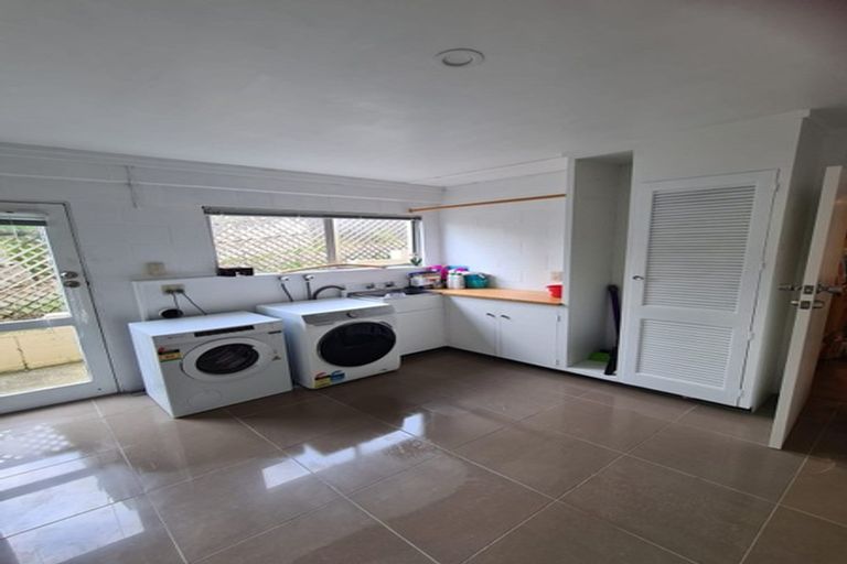 Photo of property in 2/42 Knightsbridge Drive, Forrest Hill, Auckland, 0620