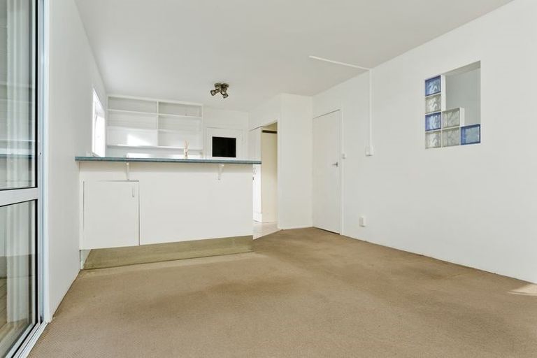 Photo of property in 2/20 Pemberton Avenue, Bayview, Auckland, 0629