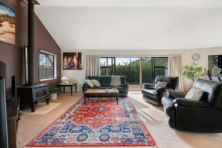 Photo of property in 11 Pineview Lane, Helensville, 0875