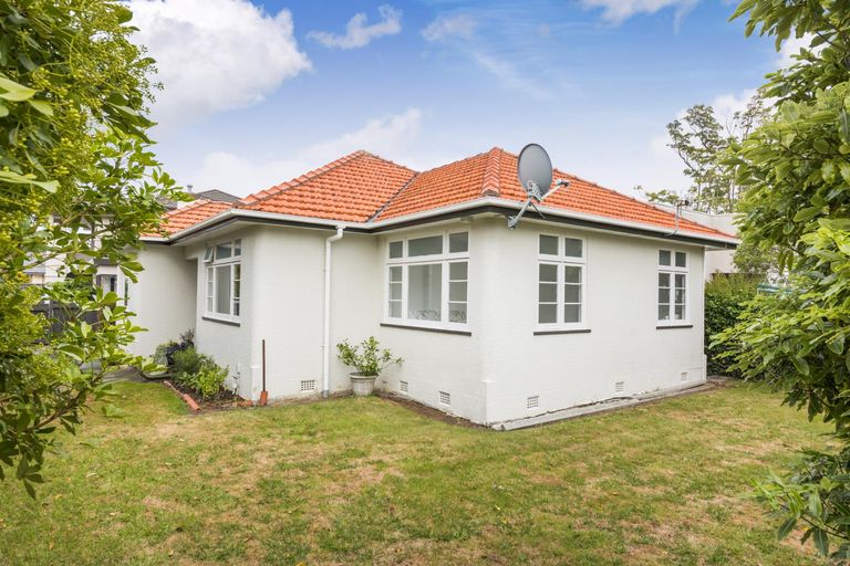 Photo of property in 35 Hardie Street, Hokowhitu, Palmerston North, 4410