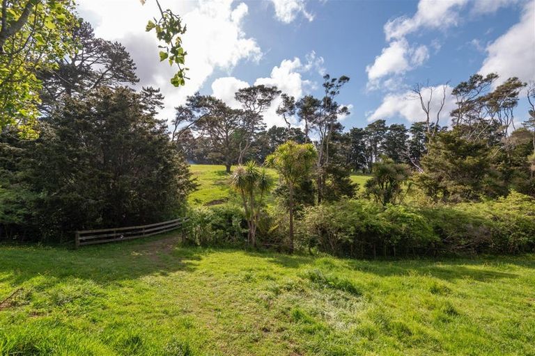 Photo of property in 44 Wintour Road, Waimauku, 0812