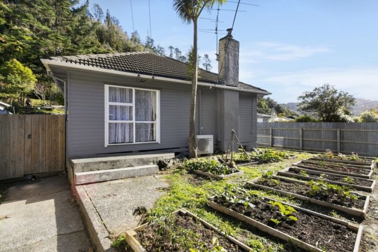 Photo of property in 54 Sunny Grove, Wainuiomata, Lower Hutt, 5014