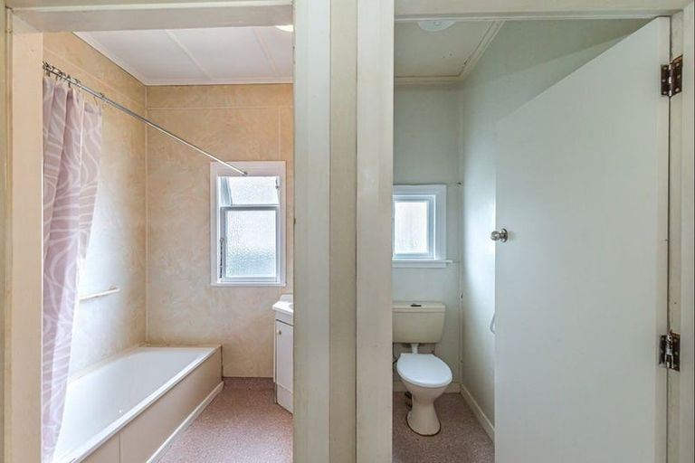 Photo of property in 13 Winchester Street, Levin, 5510