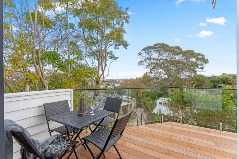 Photo of property in 2/21 Tobruk Crescent, Milford, Auckland, 0620