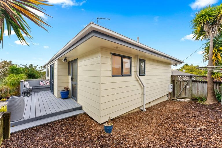 Photo of property in 2/301 Sunset Road, Sunnynook, Auckland, 0632