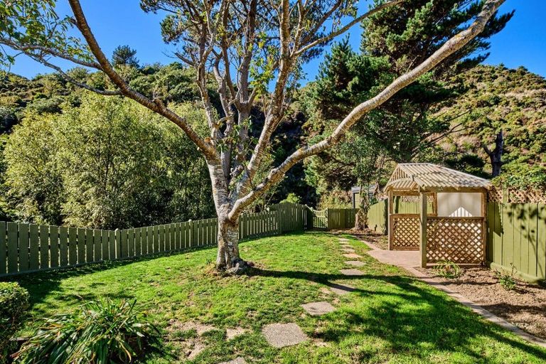 Photo of property in 202 Happy Valley Road, Owhiro Bay, Wellington, 6023