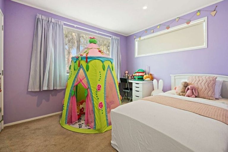 Photo of property in 22 Fiesta Drive, Half Moon Bay, Auckland, 2012