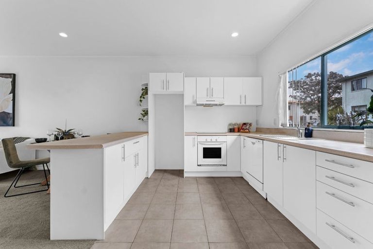 Photo of property in 12 Vitex Lane, Henderson, Auckland, 0612