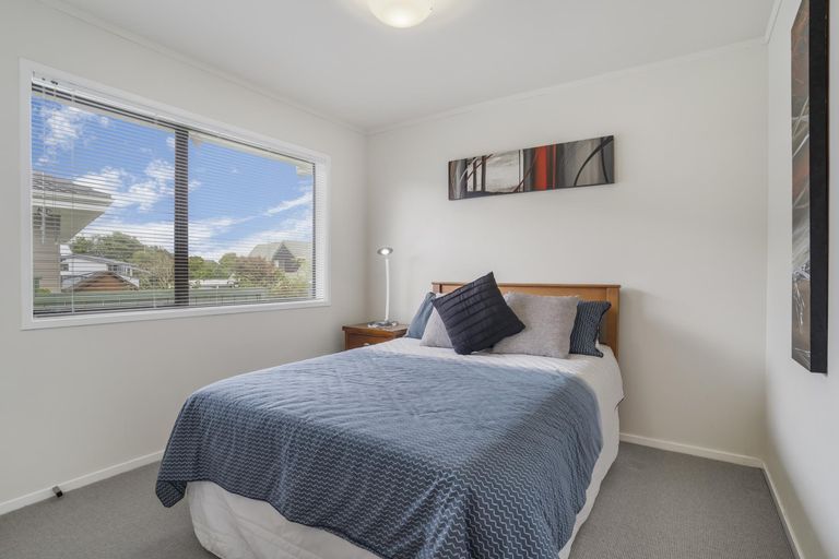 Photo of property in 2/10 Pinewood Grove, Botany Downs, Auckland, 2010