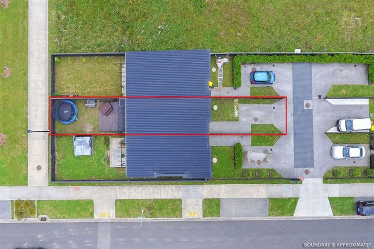 Photo of property in 8b Lumbarda Drive, Kumeu, 0810