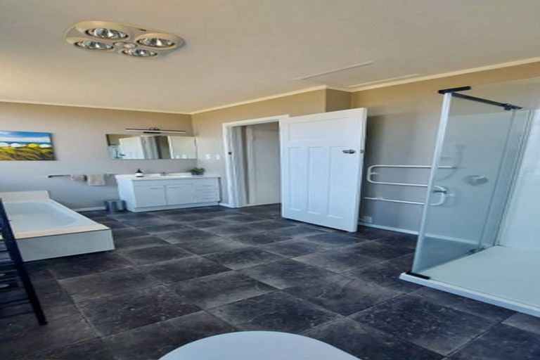 Photo of property in 1394 Devon Road, Brixton, Waitara, 4382