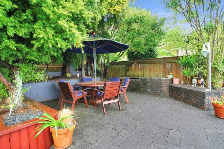 Photo of property in 49 Cumberland Street, Merrilands, New Plymouth, 4312