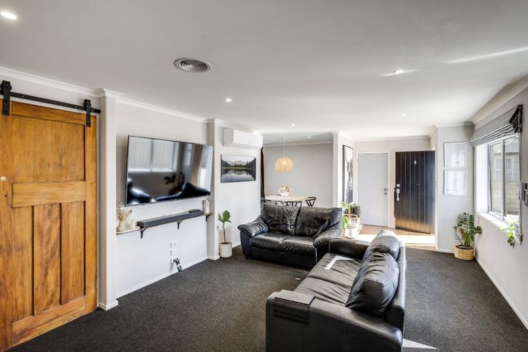 Photo of property in 38a Warwick Crescent, Taradale, Napier, 4112