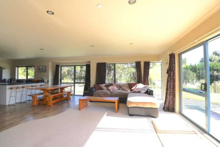 Photo of property in 136 Stratford Drive, Cable Bay, 0420