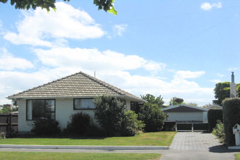 Photo of property in 35 Cotswold Avenue, Bishopdale, Christchurch, 8053