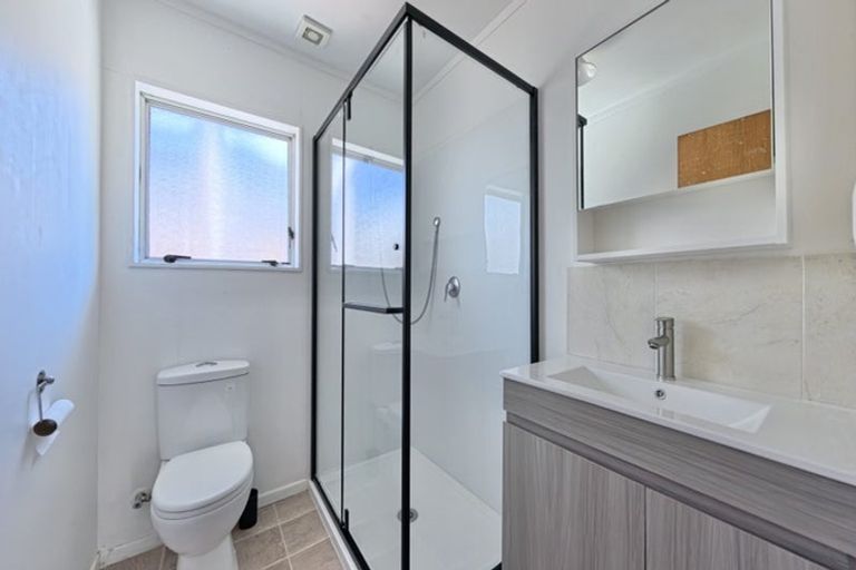 Photo of property in 1/2 Palmer Avenue, Glen Eden, Auckland, 0602