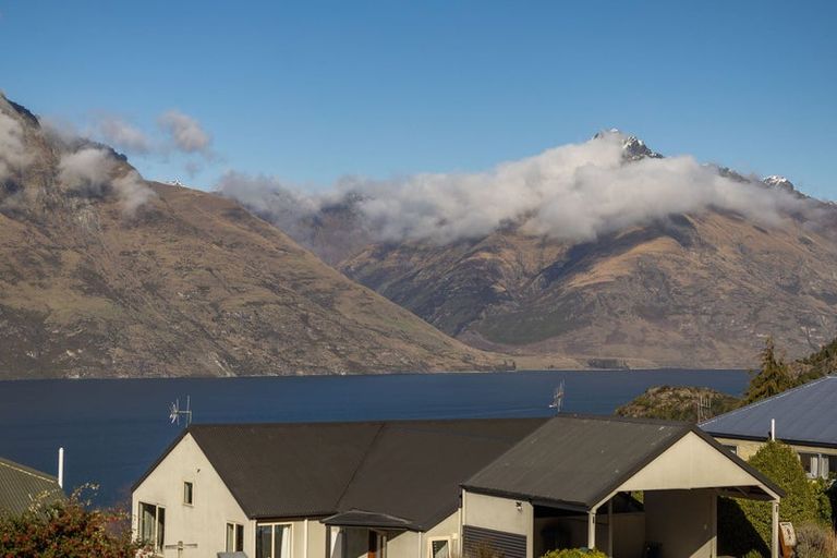 Photo of property in 9b Dart Place, Fernhill, Queenstown, 9300