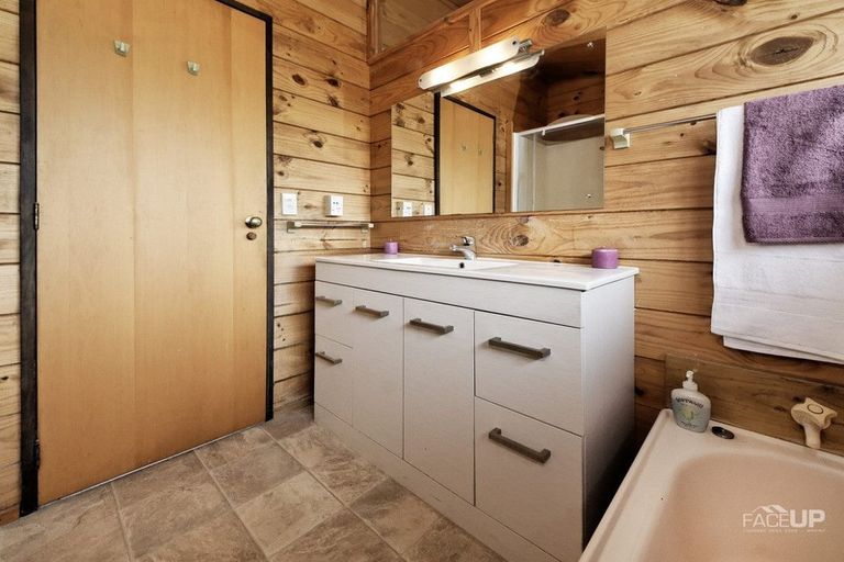 Photo of property in 172 Wiseley Road, West Harbour, Auckland, 0618