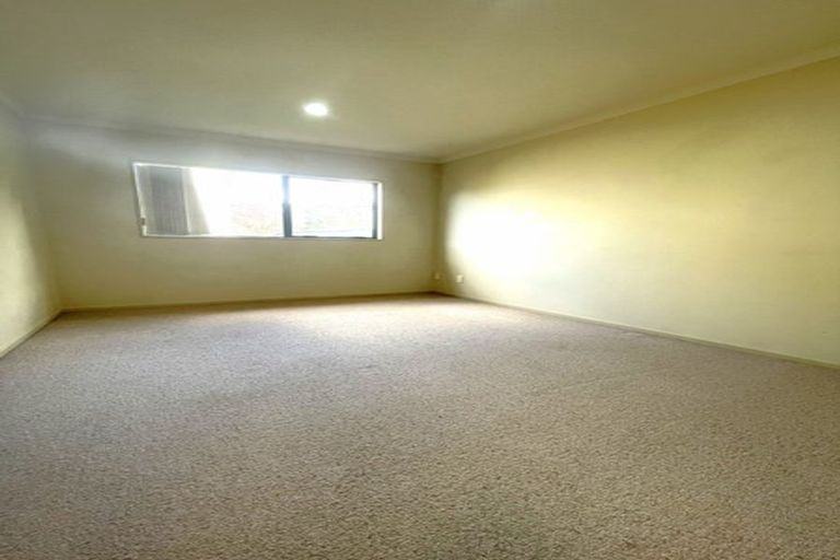 Photo of property in 111 Hugh Green Drive, Pinehill, Auckland, 0632