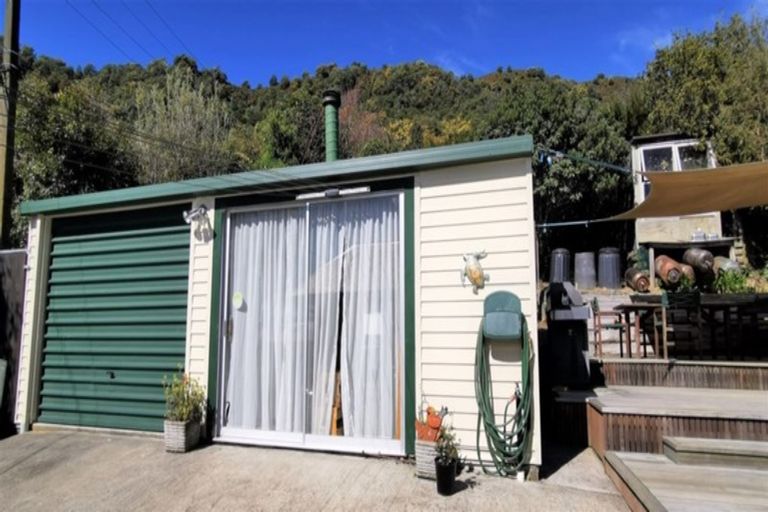 Photo of property in 36 South Terrace, Picton, 7220