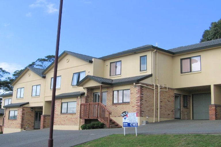 Photo of property in 11 Sunnydale Place, Oteha, Auckland, 0632