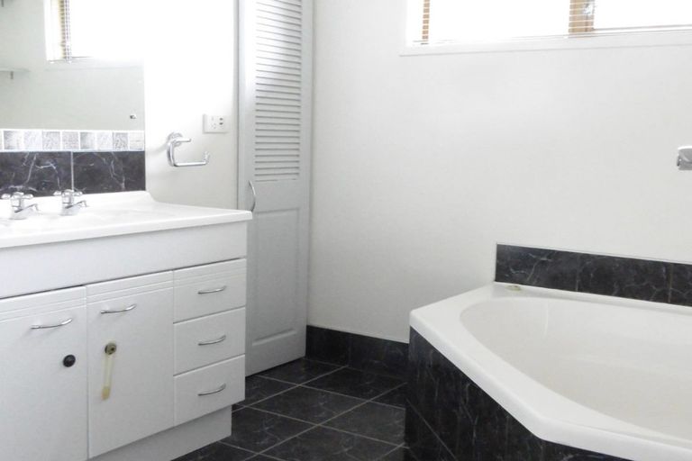 Photo of property in 36 Okura River Road, Okura, Albany, 0792