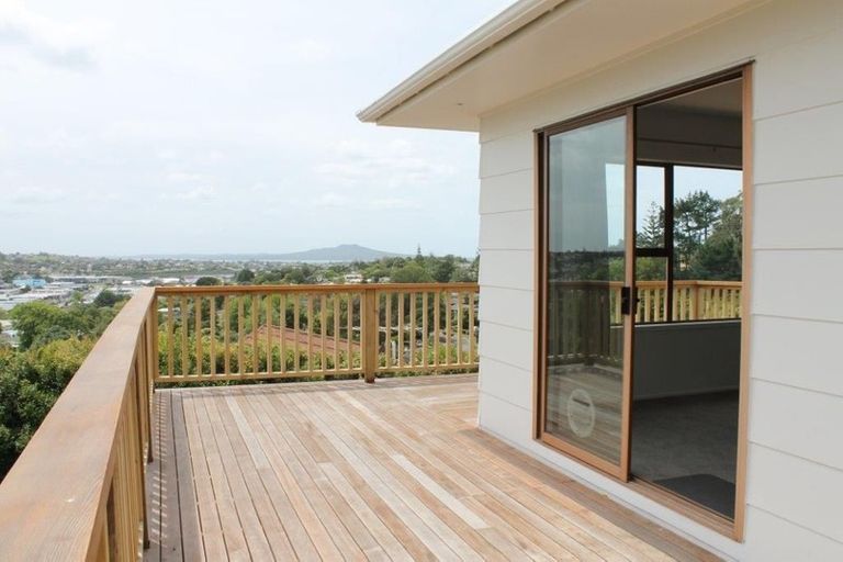 Photo of property in 603a Glenfield Road, Totara Vale, Auckland, 0629