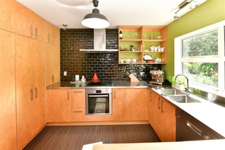 Photo of property in 17 Waldorf Crescent, Orewa, 0931