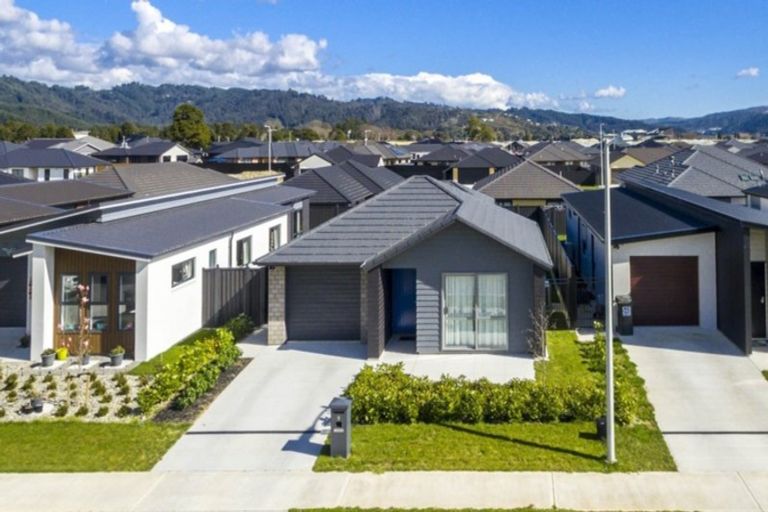 Photo of property in 9 Pattullo Crescent, Wallaceville, Upper Hutt, 5018
