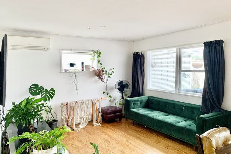 Photo of property in 108 Tirimoana Road, Te Atatu South, Auckland, 0602