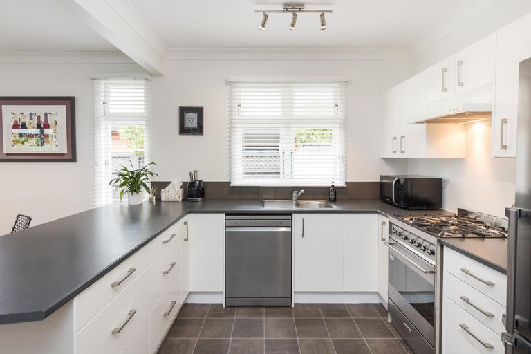 Photo of property in 35 Hardie Street, Hokowhitu, Palmerston North, 4410