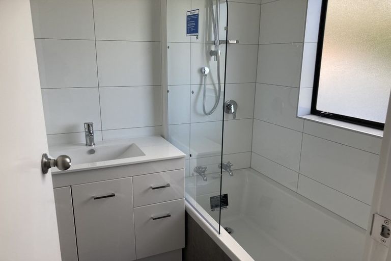 Photo of property in 11 Amerce Place, Highland Park, Auckland, 2010