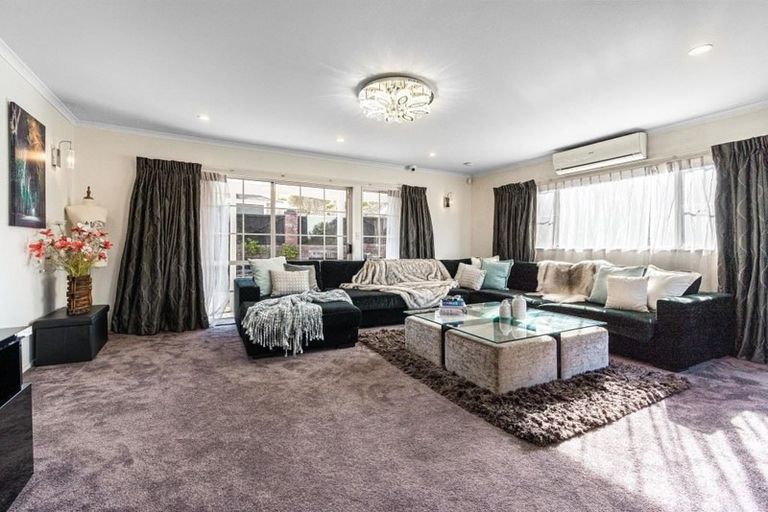 Photo of property in 138 Chelsea View Drive, Chatswood, Auckland, 0626