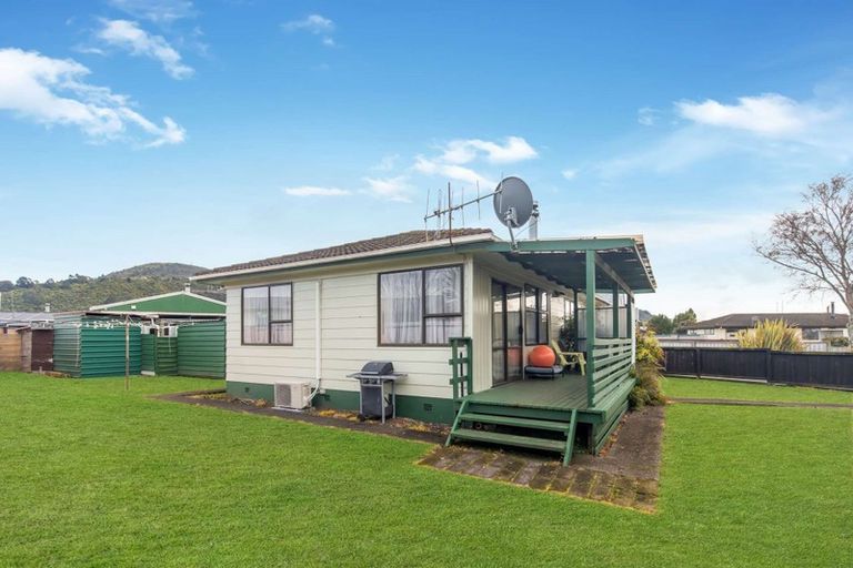 Photo of property in 15 Matthew Place, Kawaha Point, Rotorua, 3010