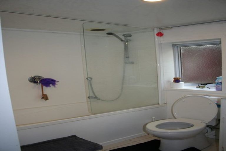 Photo of property in 17 Holland Road, Hillcrest, Auckland, 0627