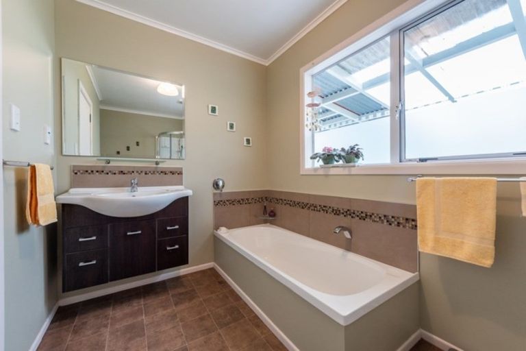 Photo of property in 5 Kaka Road, Raumati Beach, Paraparaumu, 5032