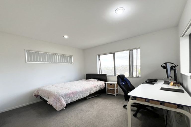 Photo of property in 22 Mulroy Place, Pinehill, Auckland, 0632