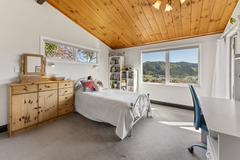 Photo of property in 13 Kenilworth Grove, Silverstream, Upper Hutt, 5019