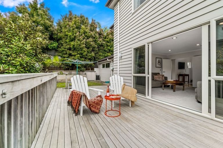 Photo of property in 80 Rising Parade, Fairview Heights, Auckland, 0632