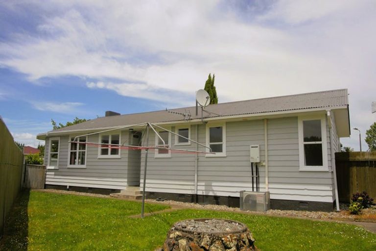 Photo of property in 87 Sutherland Crescent, Westbrook, Palmerston North, 4412