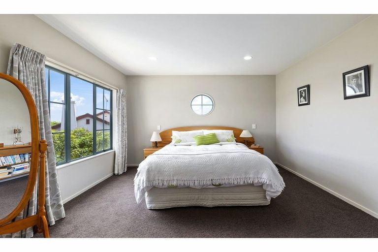 Photo of property in 127a Browns Bay Road, Browns Bay, Auckland, 0630