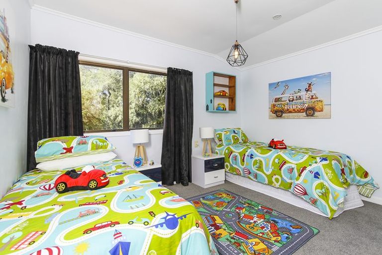 Photo of property in 21 Kauri Loop Road, Oratia, Auckland, 0604