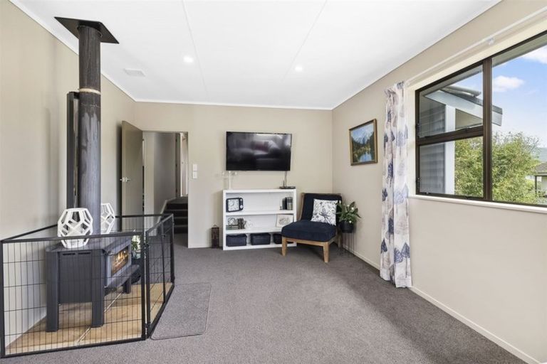 Photo of property in 76 Champion Street, Cannons Creek, Porirua, 5024